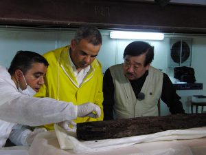 太陽の船保存修復風景