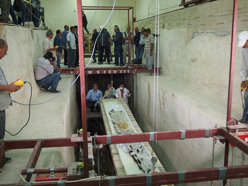 太陽の船部材取り上げの模様