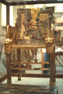 ツタンカーメン王の黄金の玉座